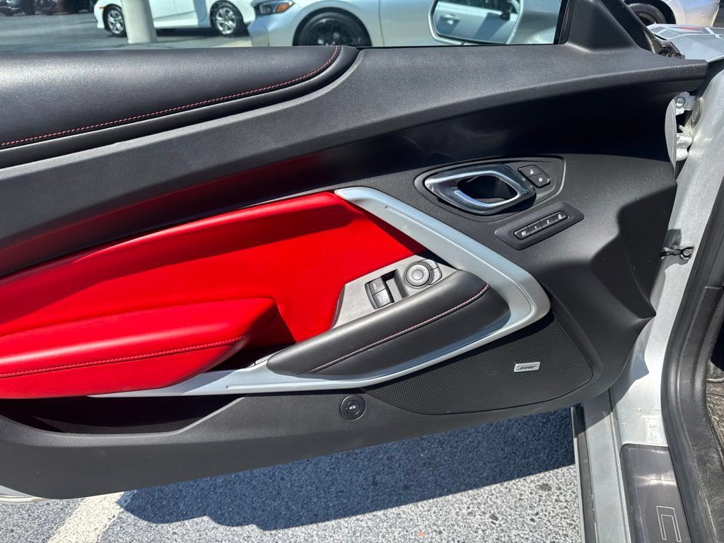 Used 2018 Chevrolet Camaro LT RWD image 7