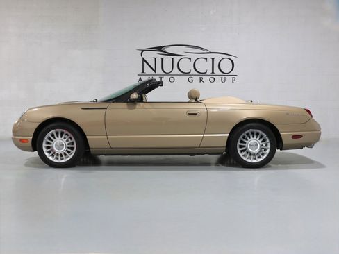 Used 2005 Ford Thunderbird image 42