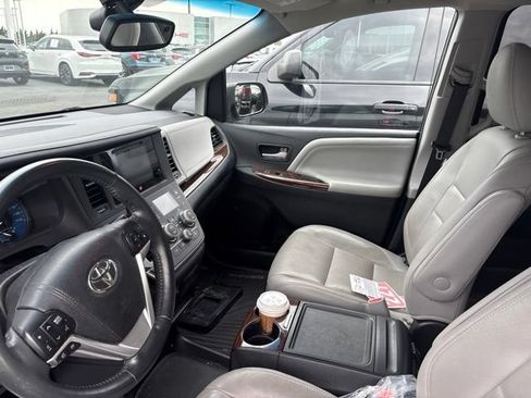 Used 2015 Toyota Sienna Limited Premium AWD/4WD image 10