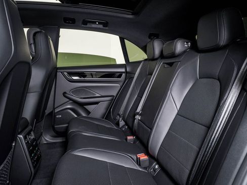 New 2026 Porsche Macan 4 Electric image 17