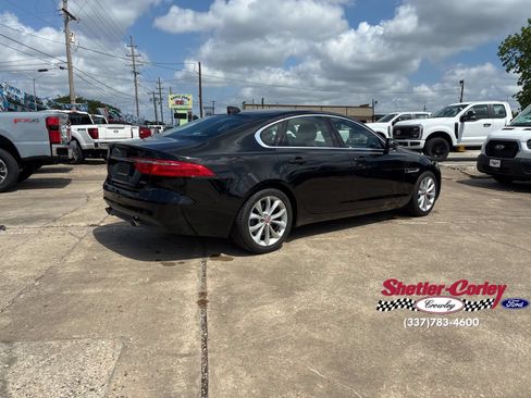 Used 2018 Jaguar XF Premium RWD image 16