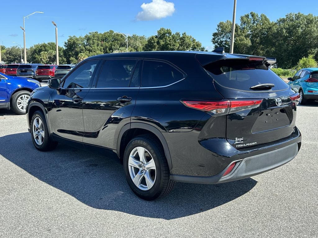 Used 2022 Toyota Highlander LE FWD image 7