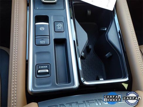 Certified 2024 Nissan Pathfinder Platinum w/ Black Appearance Package image 16