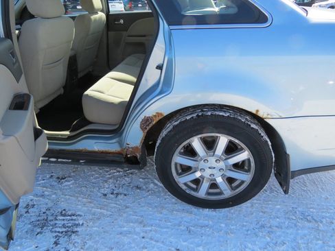 Used 2009 Ford Taurus SEL image 14