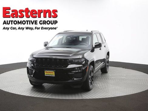 Used 2023 Jeep Grand Cherokee Limited w/ Black Appearance Package AWD/4WD image 56