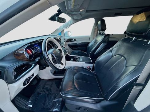 Used 2021 Chrysler Pacifica Limited image 20