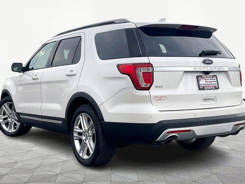 Used 2017 Ford Explorer XLT w/ Equipment Group 202A image 10