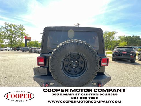 Used 2021 Jeep Wrangler Sport S image 7