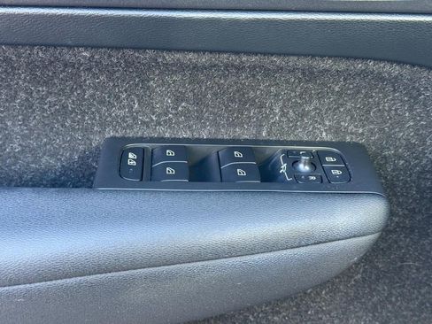 Used 2020 Volvo XC40 T5 R-Design w/ Protection Package Premier image 26