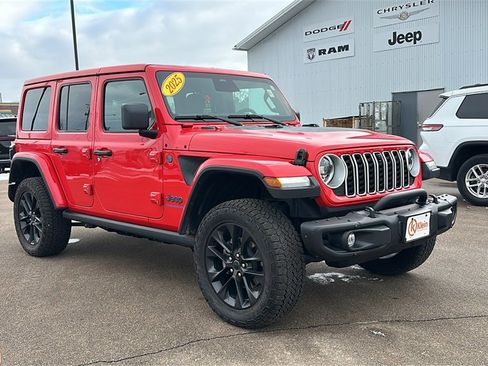 Used 2025 Jeep Wrangler Unlimited Sahara image 1