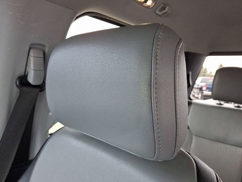 Used 2022 Ford F150 Lariat w/ Equipment Group 502A High image 18