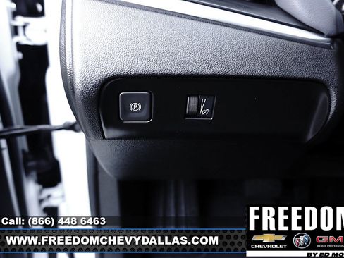 Used 2023 Buick Enclave Essence image 23