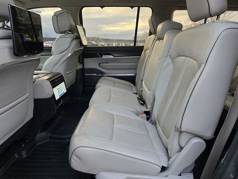 Used 2022 Jeep Grand Wagoneer Series II w/ Premium Group II image 5