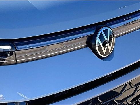 Used 2025 Volkswagen Taos SEL image 30