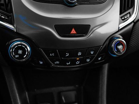 Used 2017 Chevrolet Cruze LT w/ Convenience Package image 22