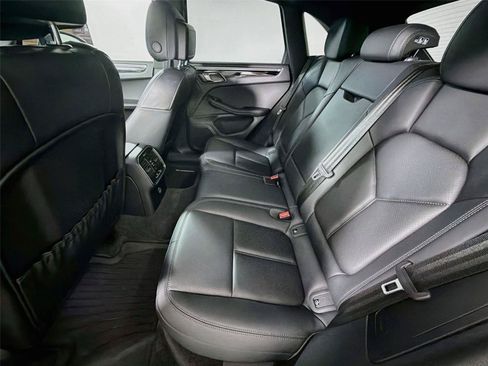 Certified 2024 Porsche Macan AWD/4WD image 26
