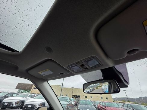 New 2025 Hyundai Venue SEL image 12