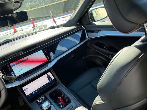 Used 2024 Jeep Wagoneer Launch Edition image 24