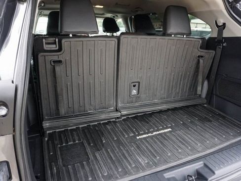 Used 2023 Toyota Highlander XLE image 10