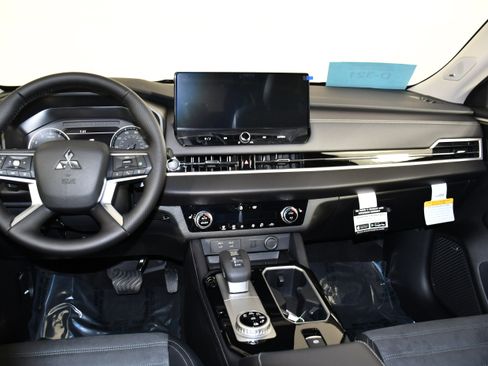 New 2026 Mitsubishi Outlander AWD image 11