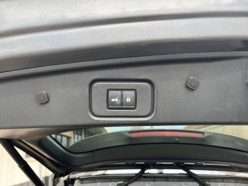 Used 2025 Nissan Pathfinder SV image 23