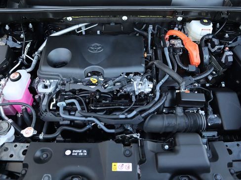 Certified 2025 Toyota RAV4 LE image 28