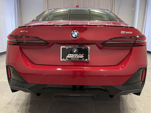 Used 2026 BMW 530i xDrive w/ M Sport Package AWD/4WD image 5