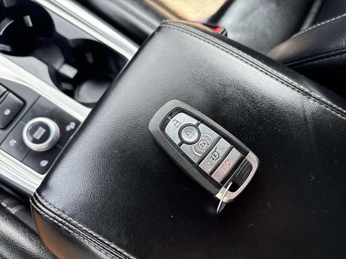 Used 2020 Ford Explorer XLT w/ Equipment Group 202A image 25