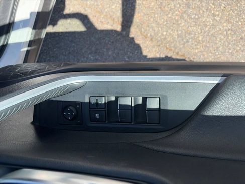 Used 2025 Toyota RAV4 SE AWD/4WD image 10