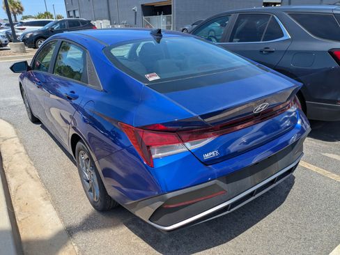 Used 2024 Hyundai Elantra SEL FWD image 2