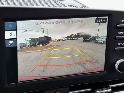 Used 2024 Hyundai Elantra SE image 20