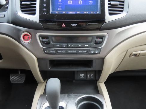 Used 2016 Honda Pilot EX image 22