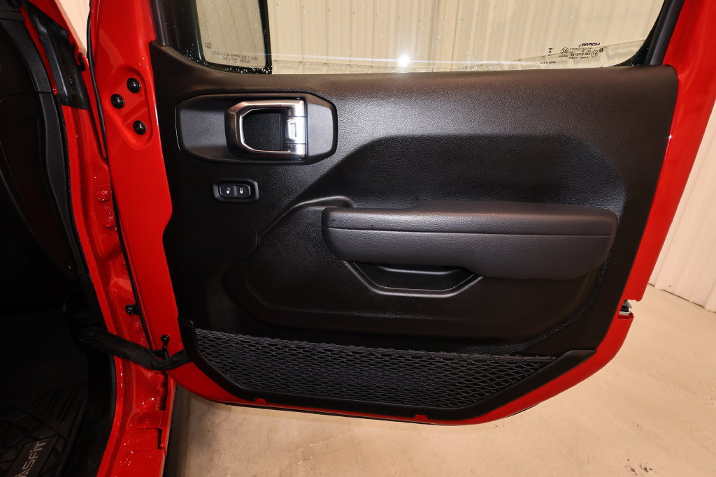 Used 2025 Jeep Wrangler Unlimited Sport AWD/4WD image 18