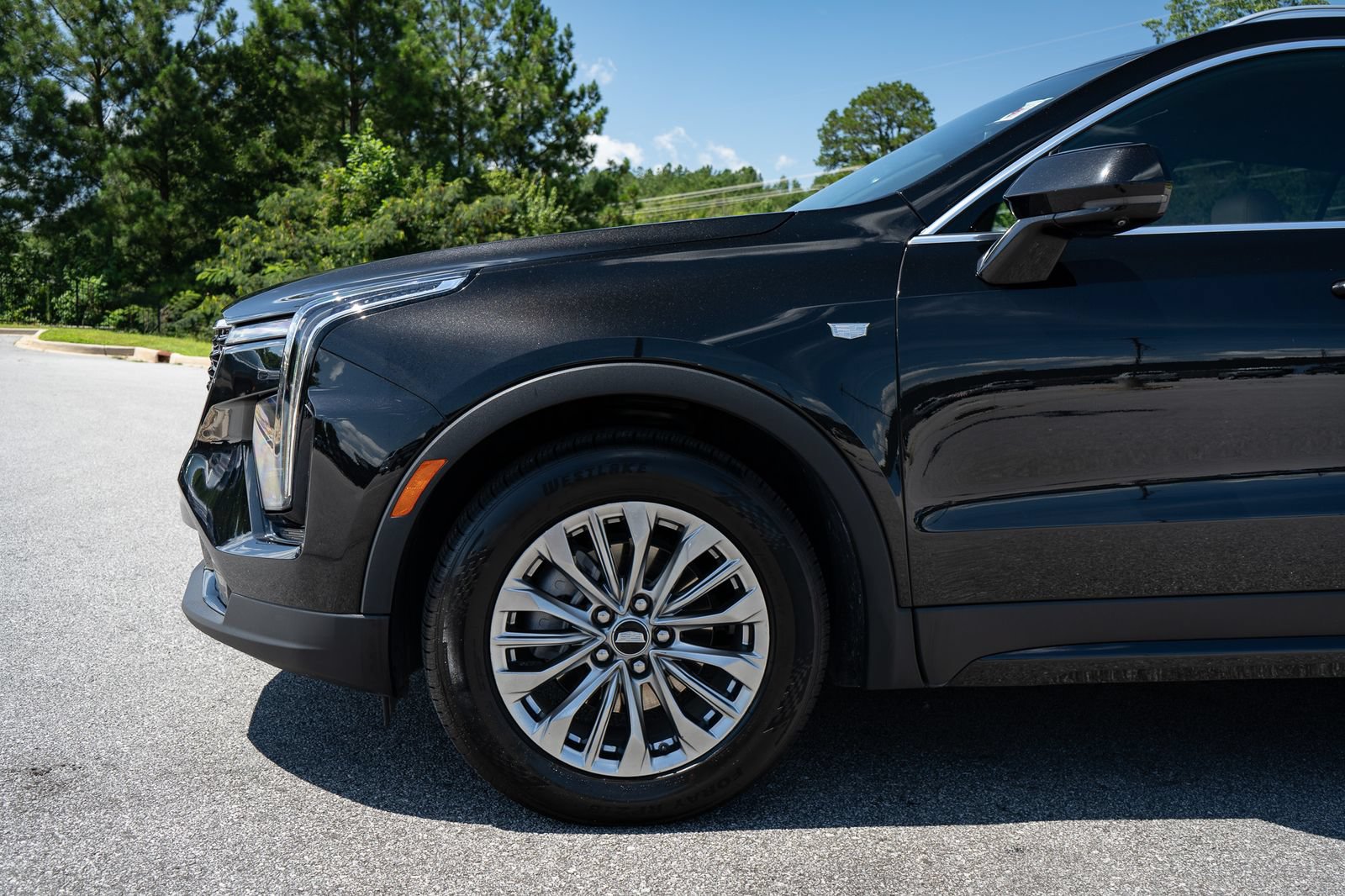 Used 2025 Cadillac XT4 Premium Luxury FWD image 4