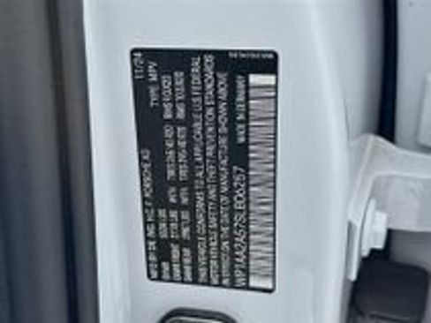 Certified 2026 Porsche Macan AWD/4WD image 18