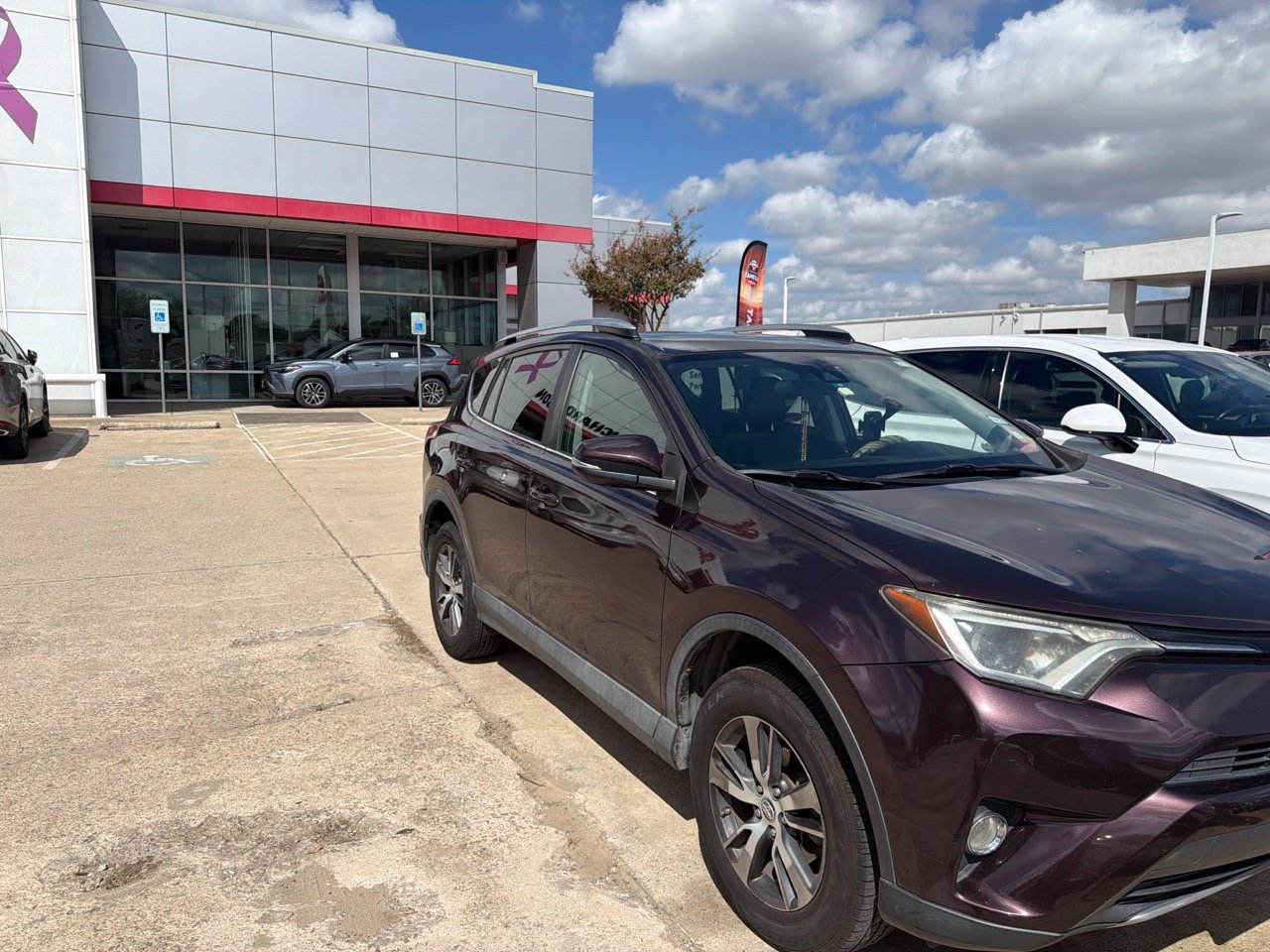Used 2018 Toyota RAV4 XLE w/ Plus Extra Value Package FWD image 1