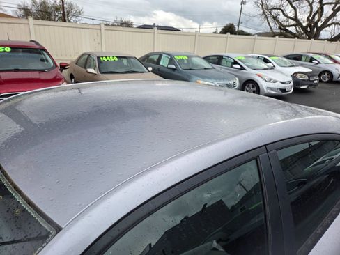 Used 2014 Dodge Charger SE w/ Connectivity Group image 7