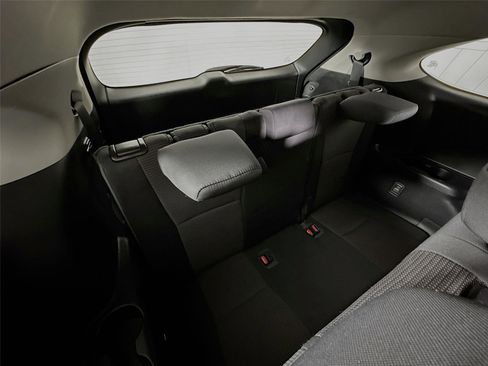 Certified 2021 Toyota Highlander LE image 30