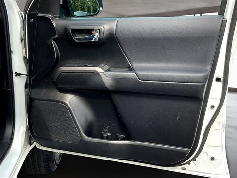 Used 2022 Toyota Tacoma TRD Off-Road image 27