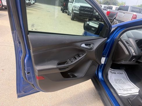 Used 2018 Ford Focus SE FWD image 8