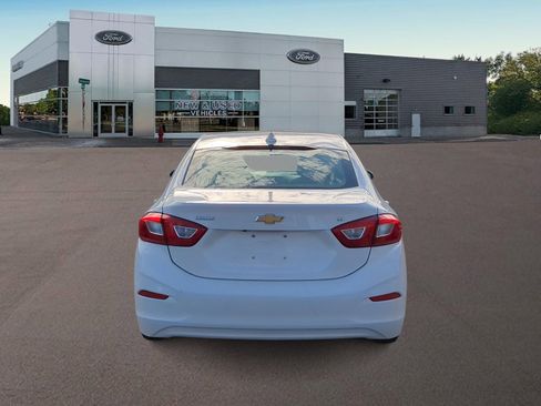 Used 2019 Chevrolet Cruze LT image 10