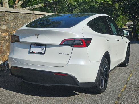 Used 2022 Tesla Model Y Long Range AWD/4WD image 11