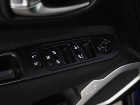 Used 2018 Jeep Renegade Latitude w/ Cold Weather Group AWD/4WD image 19