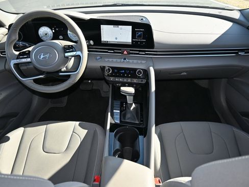 Used 2024 Hyundai Elantra SEL w/ Convenience Package image 14