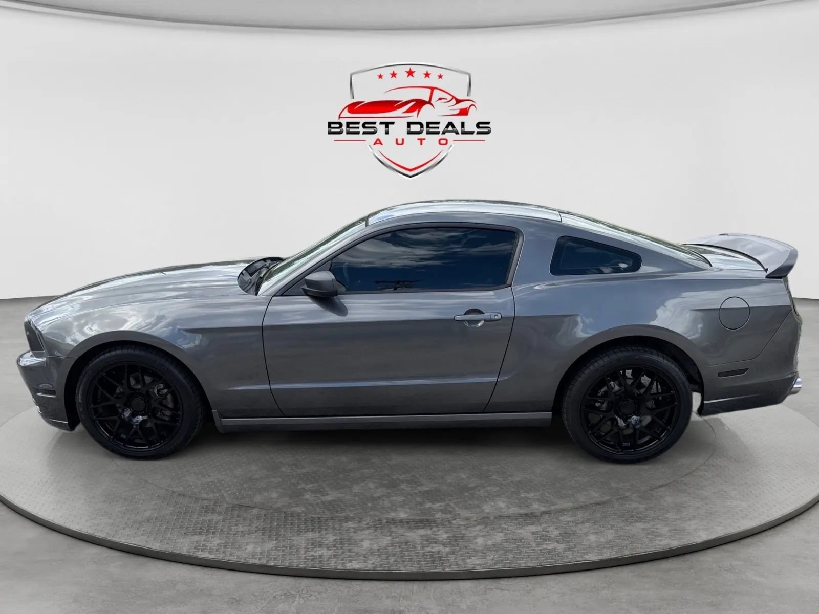 Used 2014 Ford Mustang Coupe RWD image 2