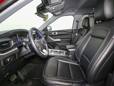 Used 2023 Ford Explorer XLT w/ Equipment Group 202A AWD/4WD image 38
