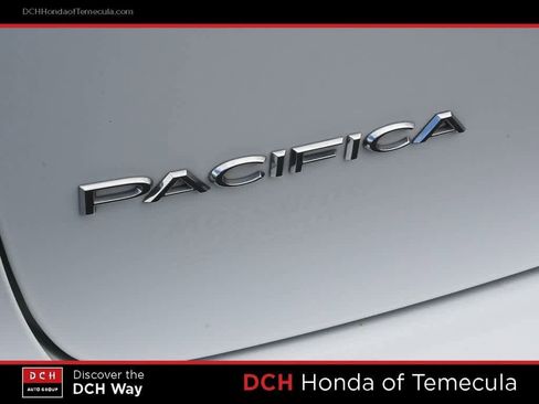 Used 2018 Chrysler Pacifica Touring-L image 7