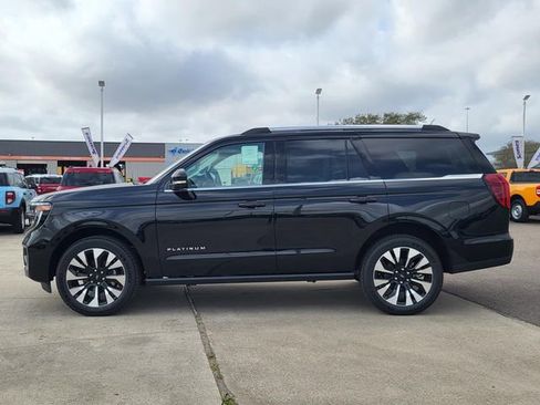 New 2026 Ford Expedition Platinum w/ Driver's Package image 2