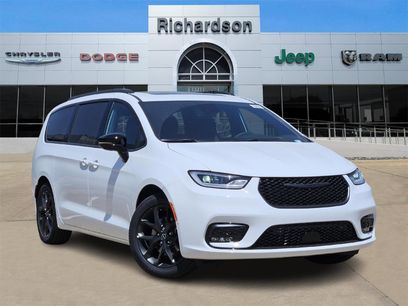 New 2025 Chrysler Pacifica Limited
