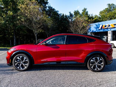 Used 2021 Ford Mustang Mach-E Premium image 3